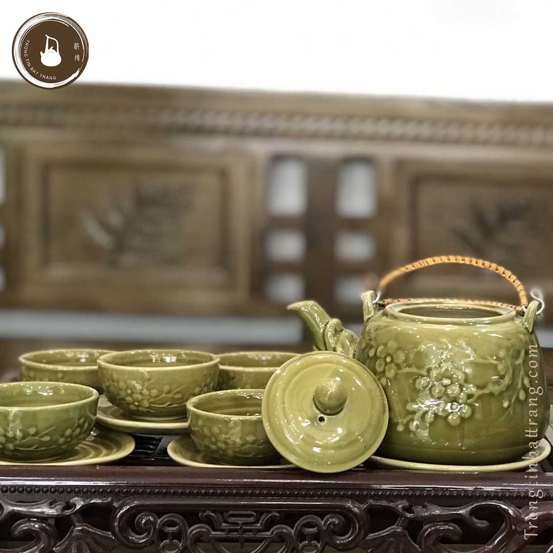 Bộ Ấm Chén Giả Cổ Thời Lý Bát Tràng Họa Tiết Hoa Mai Dáng Quần Hoa Quai Đôi Dung Tích 650ml AHL 12