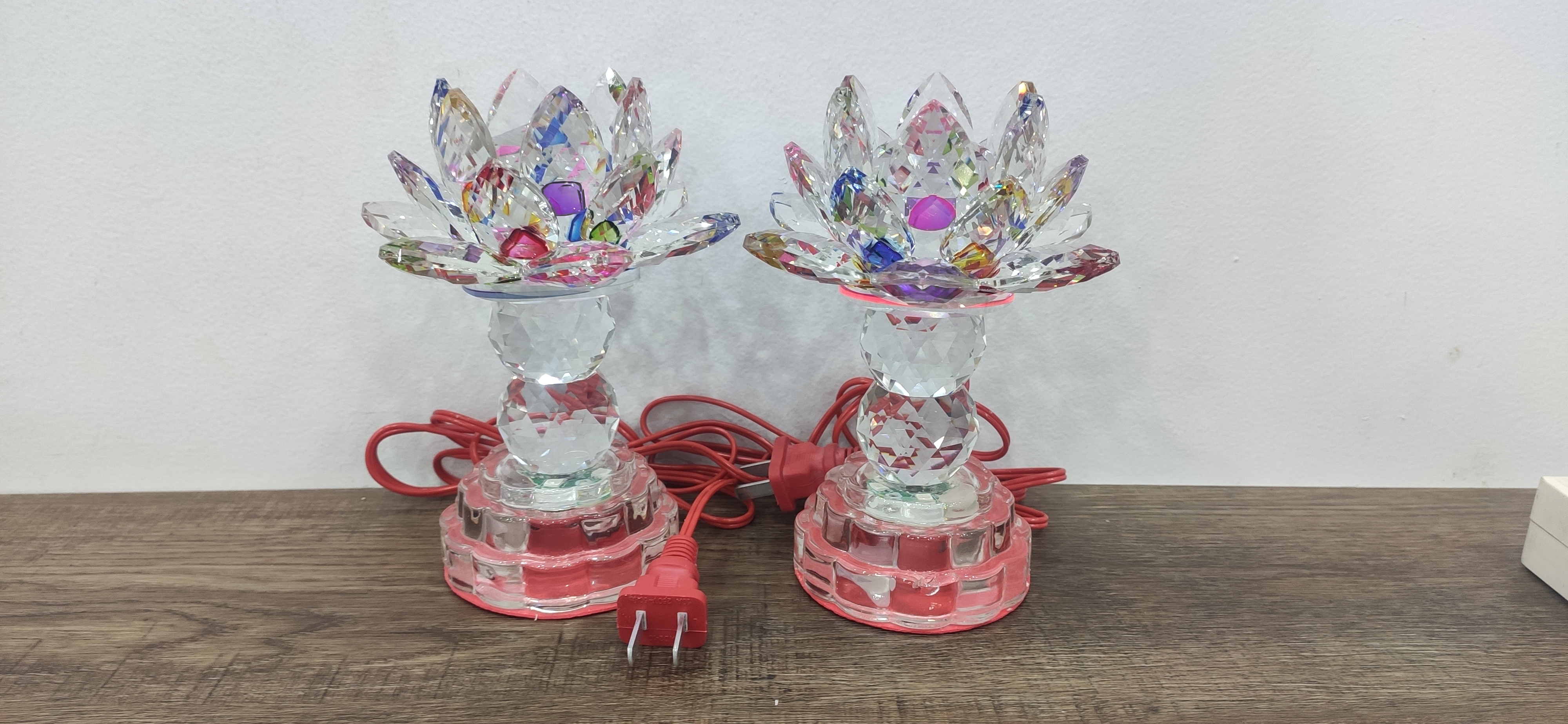 Bộ 2 chiếc đèn thờ hoa sen pha lê đổi màu, cắm điện - 502 - D8/12 x H16 cm