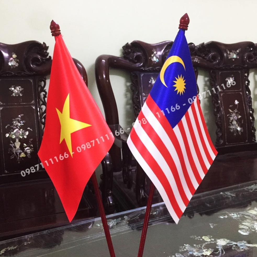 Cờ Để Bàn Đế gỗ Cắm 2 cờ  Việt Nam - Malaysia In Kỹ Thuật Số