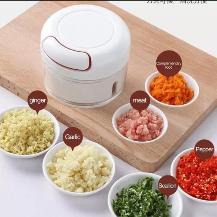 Máy xay tỏi ớt cầm tay Mini Food Chopper (cối xay kéo tay)