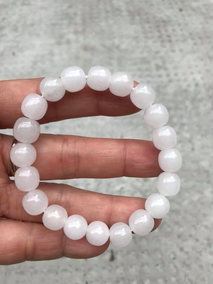 Vòng Tay Phong Thủy May Mắn Đá Ngọc Hoà Điền TRẮNG Tự Nhiên Size 9,5mm Màu Trắng Ngọc bóng đẹp Nữ mệnh Kim mệnh Thủy ạ