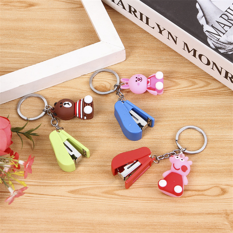 Móc khóa bấm kim kèm gấu siêu dễ thương
