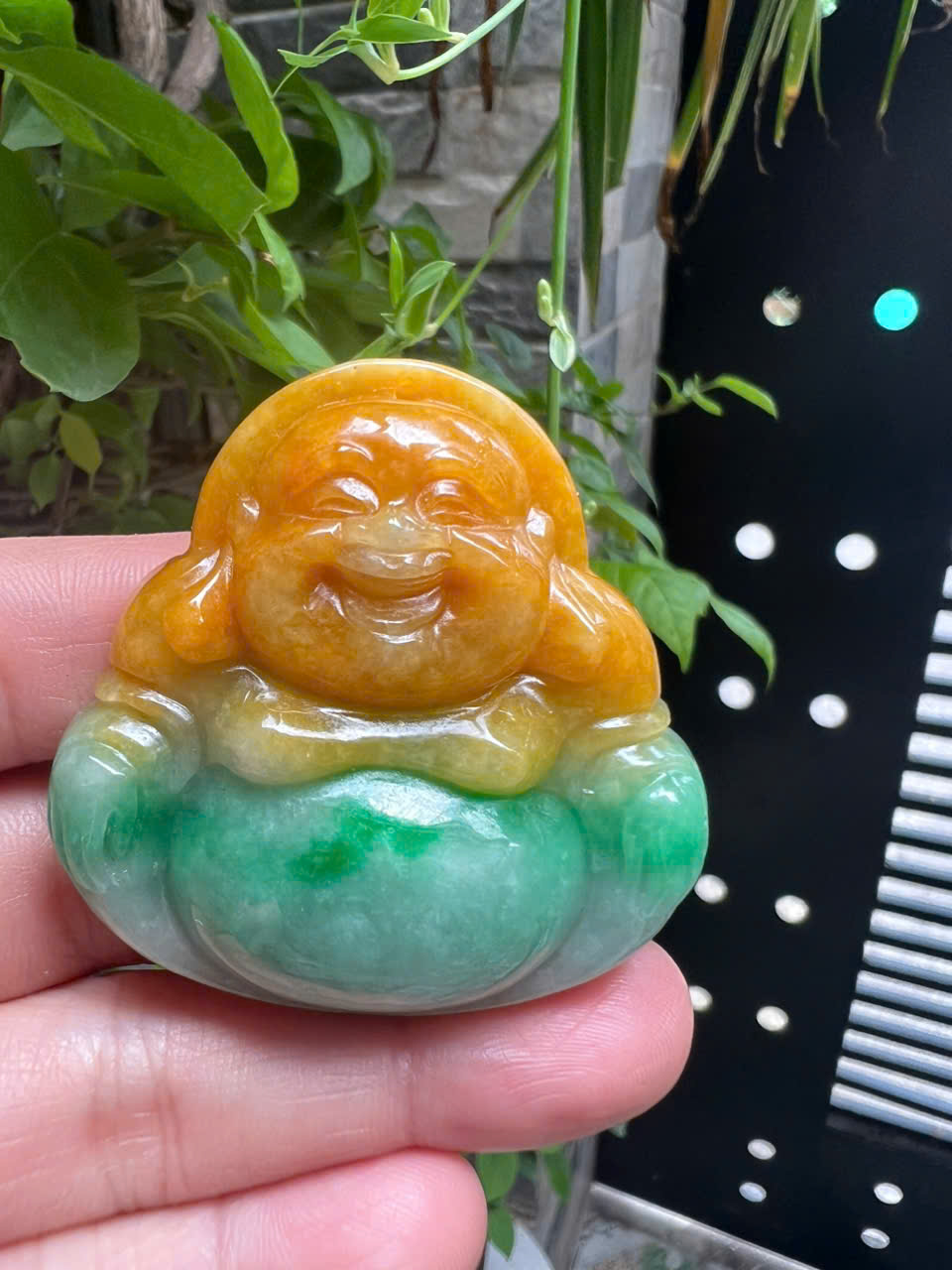 Mặt dây chuyền Phật Di Lặc Cẩm Thạch Vàng Xanh tự nhiên mới đẹp Kt Cao 49mm Ngang 49mm Dầy 12mm Nam Nữ về bọc vàng lên đeo tốt đẹp ạ