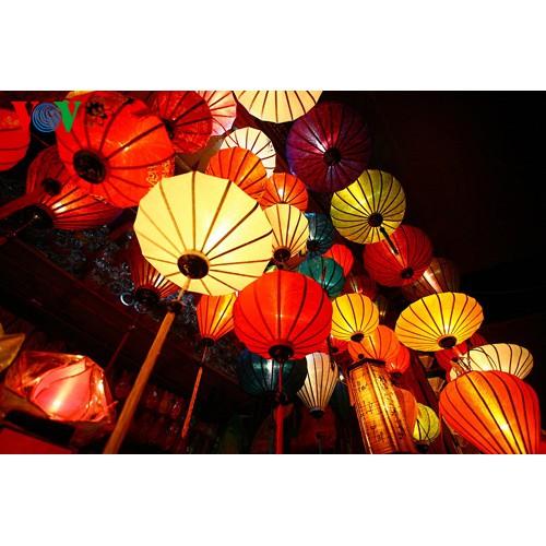 Đèn lồng khung sắt dáng tỏi, hoặc dáng khác họa tiết tùy chọn: size 30cm - 45cm