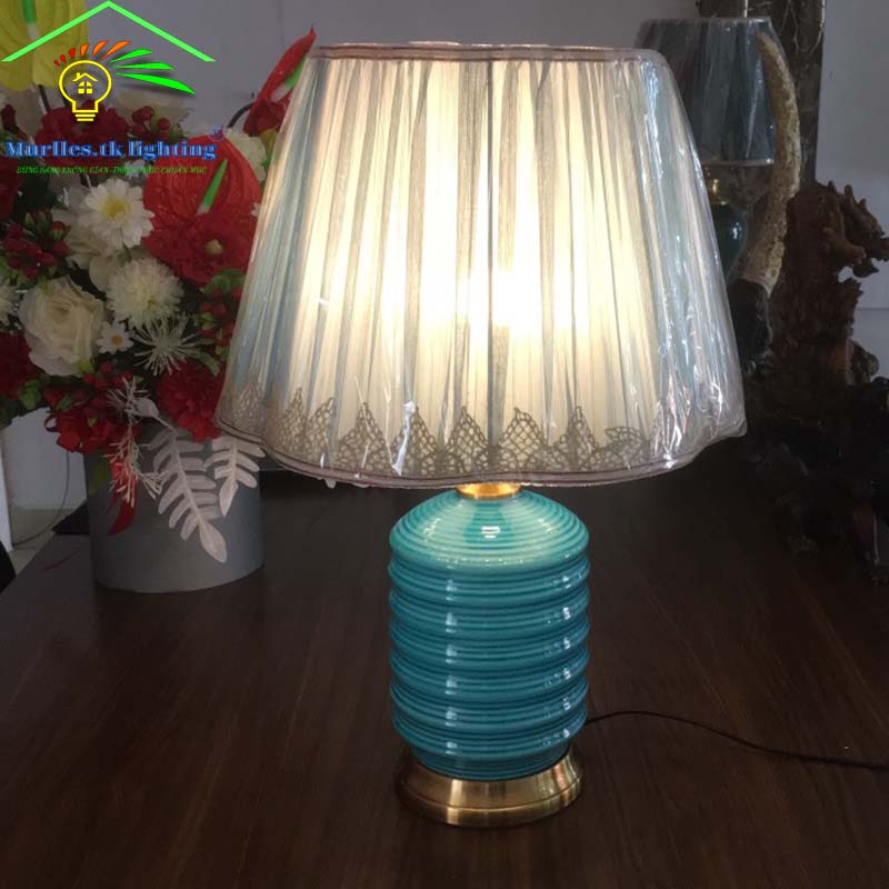 Đèn bàn, đèn để bàn ngủ thân gốm xanh lục chao lụa sang trọng 2012