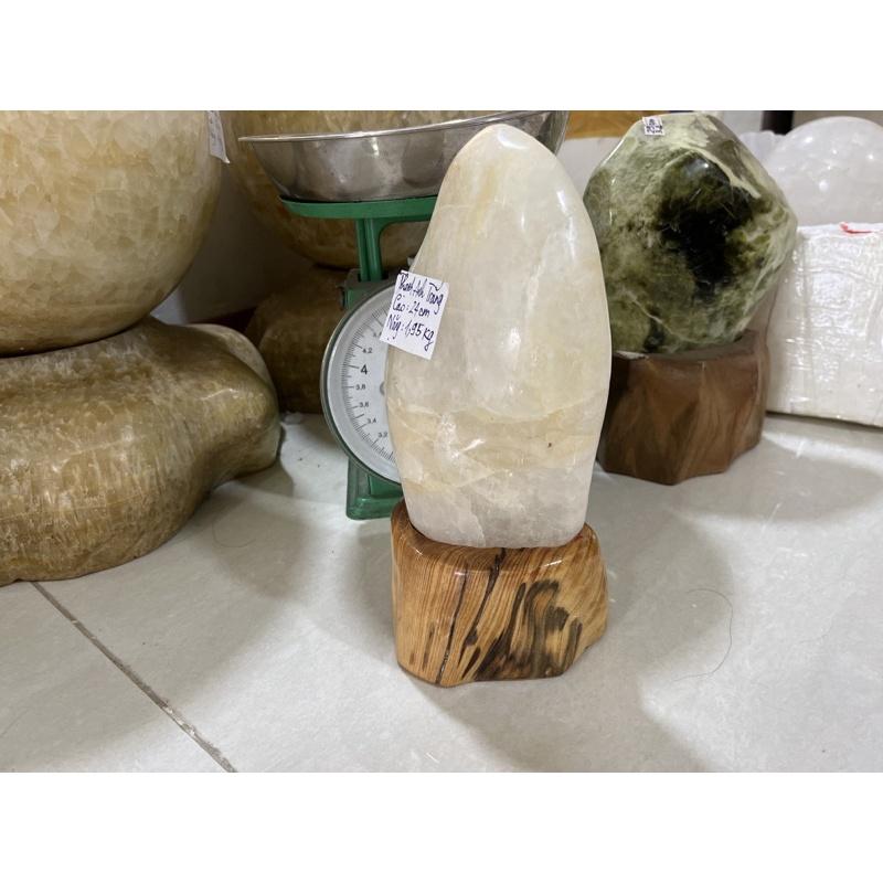 Thạch trắng cao 24 cm nặng 2 kg tặng chân đế gỗ pơ mu
