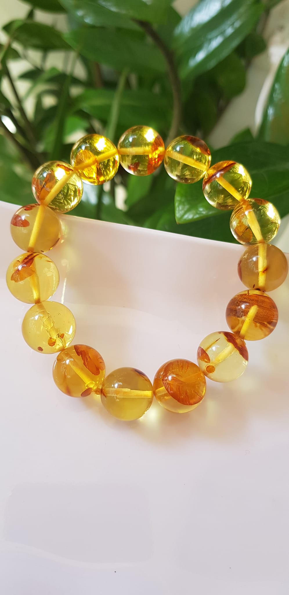 Vòng Hổ Phách tự nhiên Size Nam 14,5mm Vòng Vip cao cấp sịn hiếm quá đẹp xuất sắc 14,5mm Đá Hổ Phách Màu Vàng Anh trong bắt ánh sáng ánh lên quá đẹp đẳng cấp sang luôn Vòng chuẩn hợp Nam mệnh Kim mệnh Thổ mệnh Thủy đeo ạ