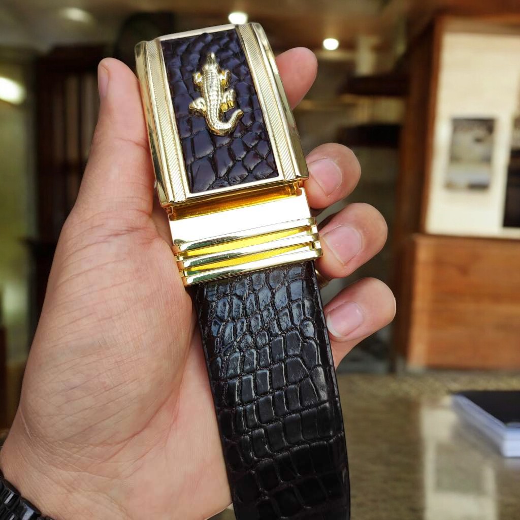 Dây lưng da cá sấu bản lớn phù hợp bụng bia. Da bụng có vân đẹp linh hoạt!