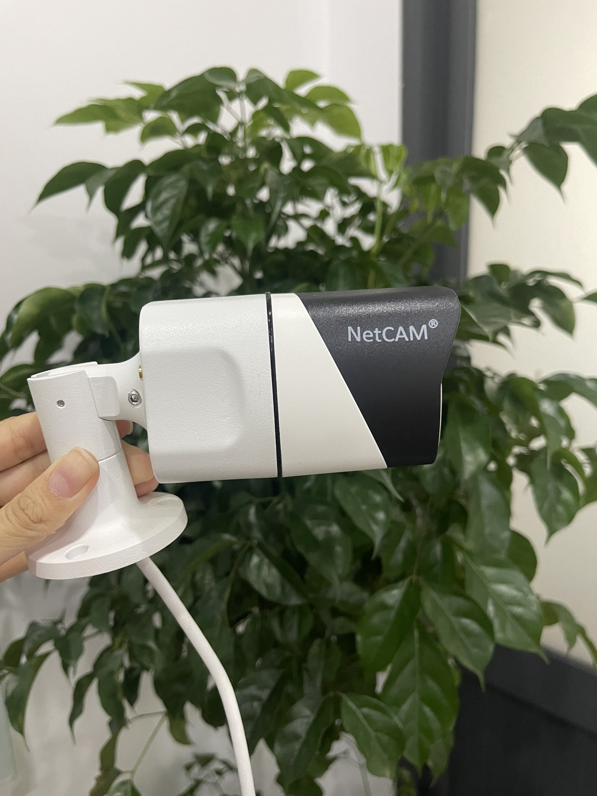 Camera IP Wifi Giám Sát Ngoài Trời NetCAM NTL5.0, Độ phân giải 5.0MP, Đàm thoại 2 chiều, Cảnh báo khi phát hiện chuyển động - Hàng Chính Hãng