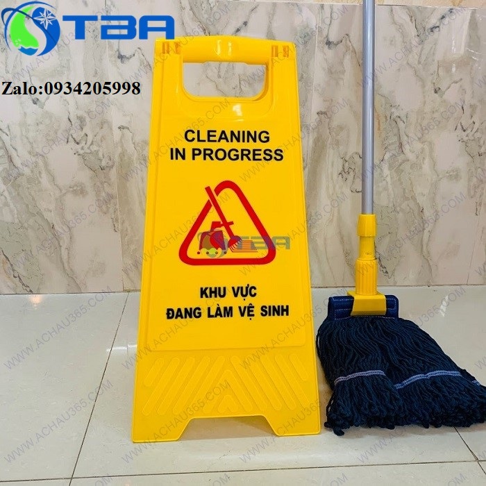 Biển cảnh báo chữ A cao cấp màu vàng "KHU VỰC ĐANG LÀM VỆ SINH''