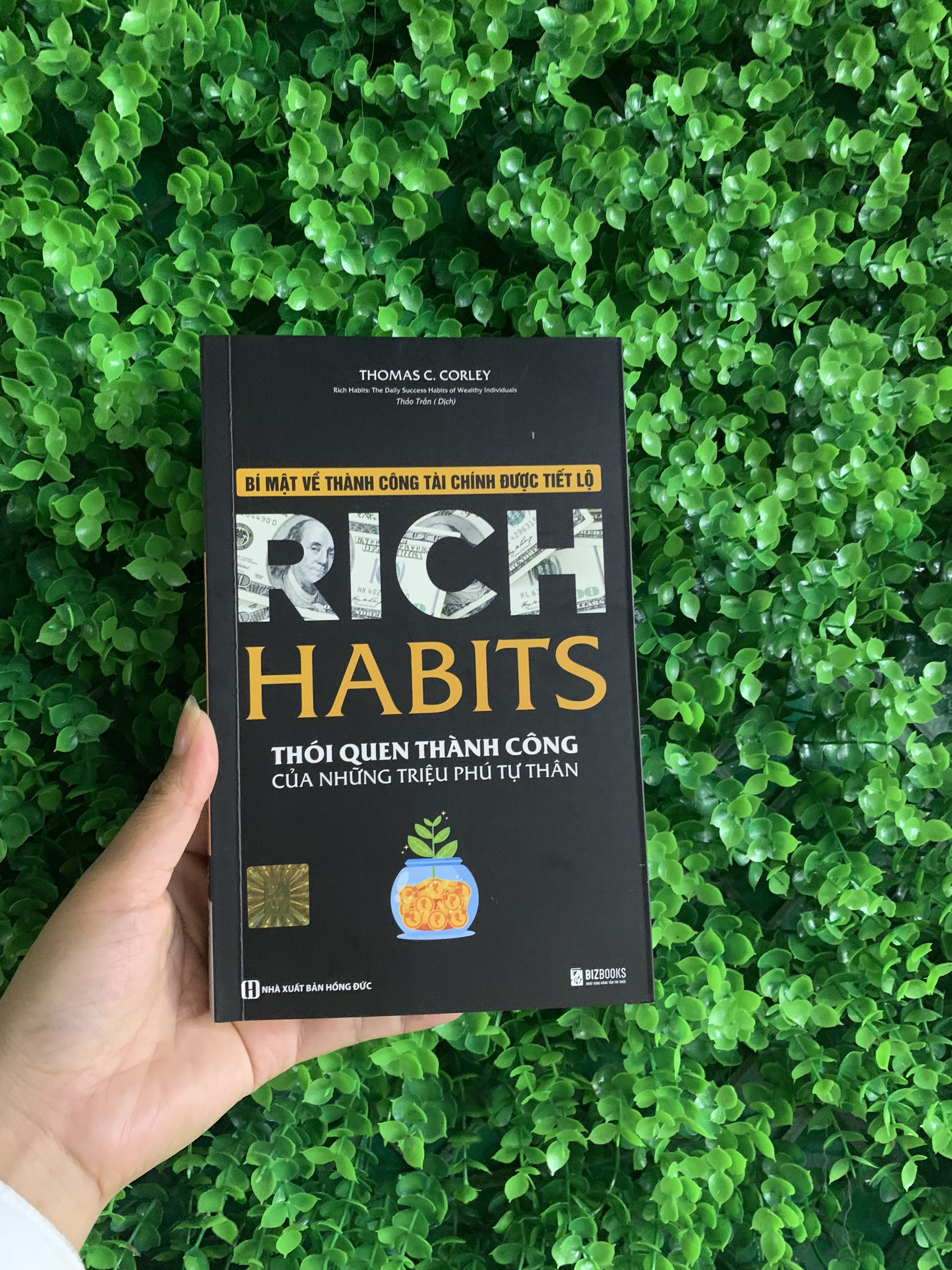 Thói quen thành công của những triệu phú tự thân - Rich Habits - Cuốn sách giúp cuộc đời bạn đi đến thành công