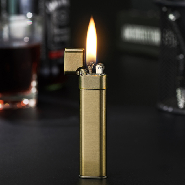 Vỏ Hột Quẹt Bật Lửa xăng đá Zorro Z518 thiết kế nhỏ gọn tiện dụng - dùng xăng bấc đá cao cấp ( giao màu ngẫu nhiên )