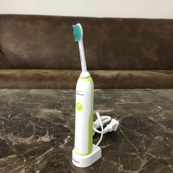 Bàn chải đánh răng điện Philips Sonicare HX3216/31 - Màu Xanh Lá - Hàng Nhập Khẩu