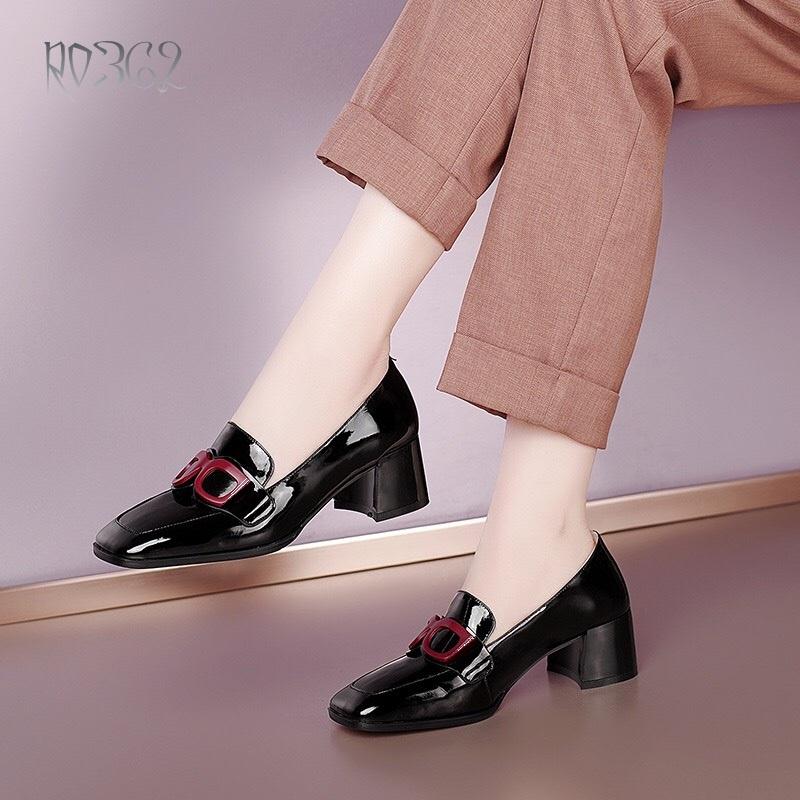 Giày mọi nữ, da bóng cao cấp ROSATA RO362 - Trắng - HÀNG VIỆT NAM CHẤT LƯỢNG QUỐC TẾ