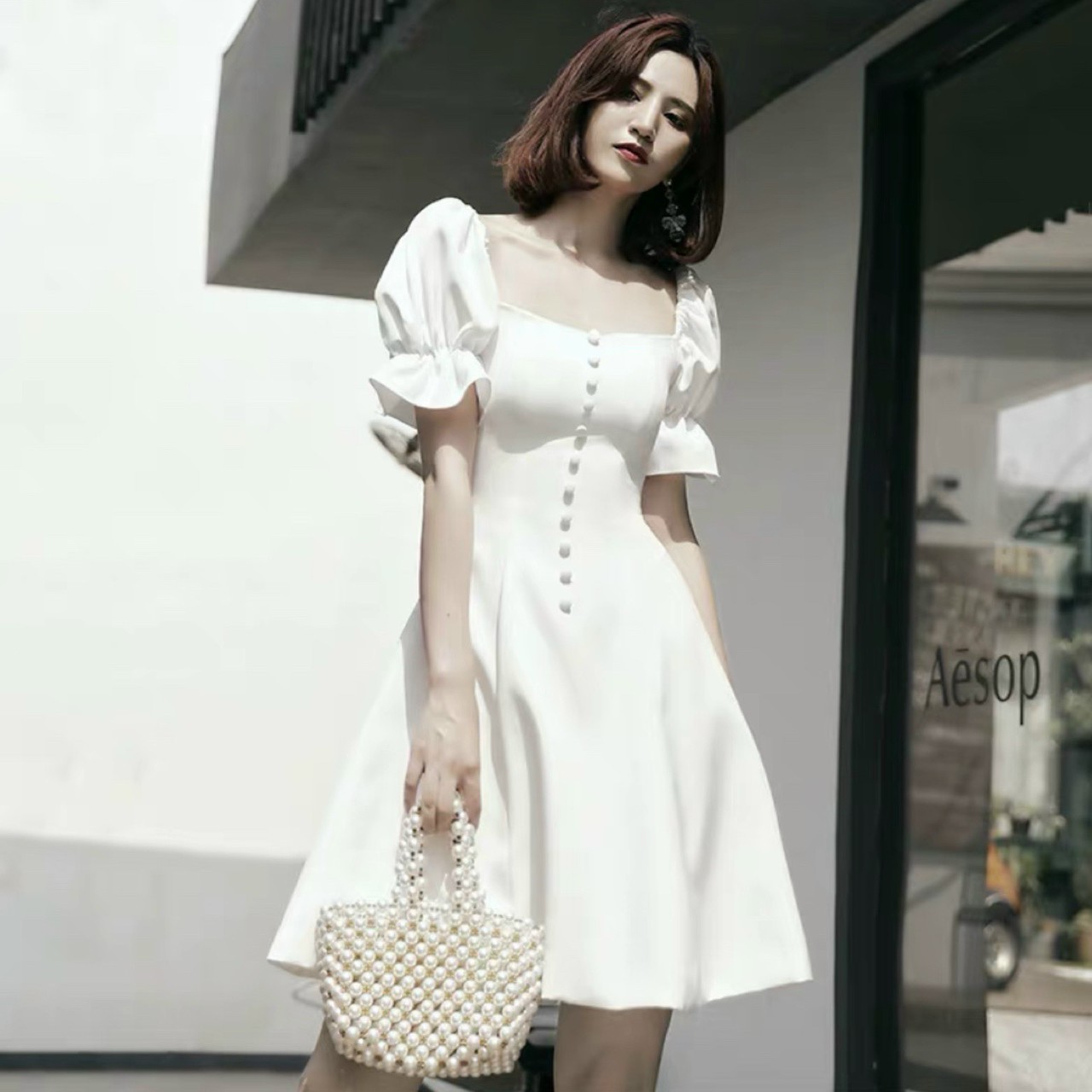 Đầm trắng cổ vuông tay bo form ngắn