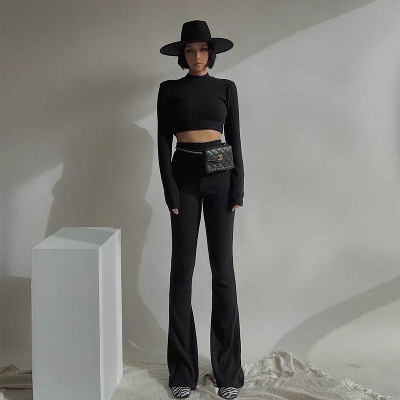 Set Black Uni chất Thun gân mềm gồm áo croptop dài tay với quần Flare Pants chất thun gân mịn độ co giãn cao
