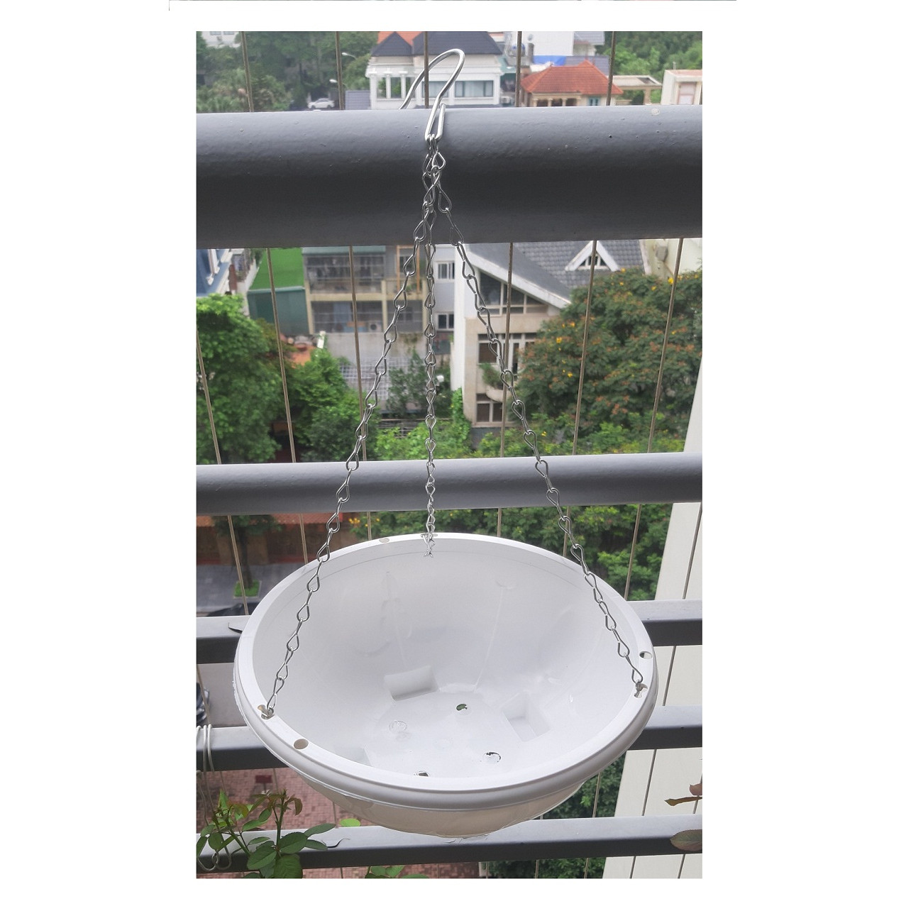 5 Chậu Nhựa Tròn Trồng Hoa Màu Trắng Có Móc Treo - Chậu chảo treo trồng hoa có móc xích kèm theo! KT: 29x12cm