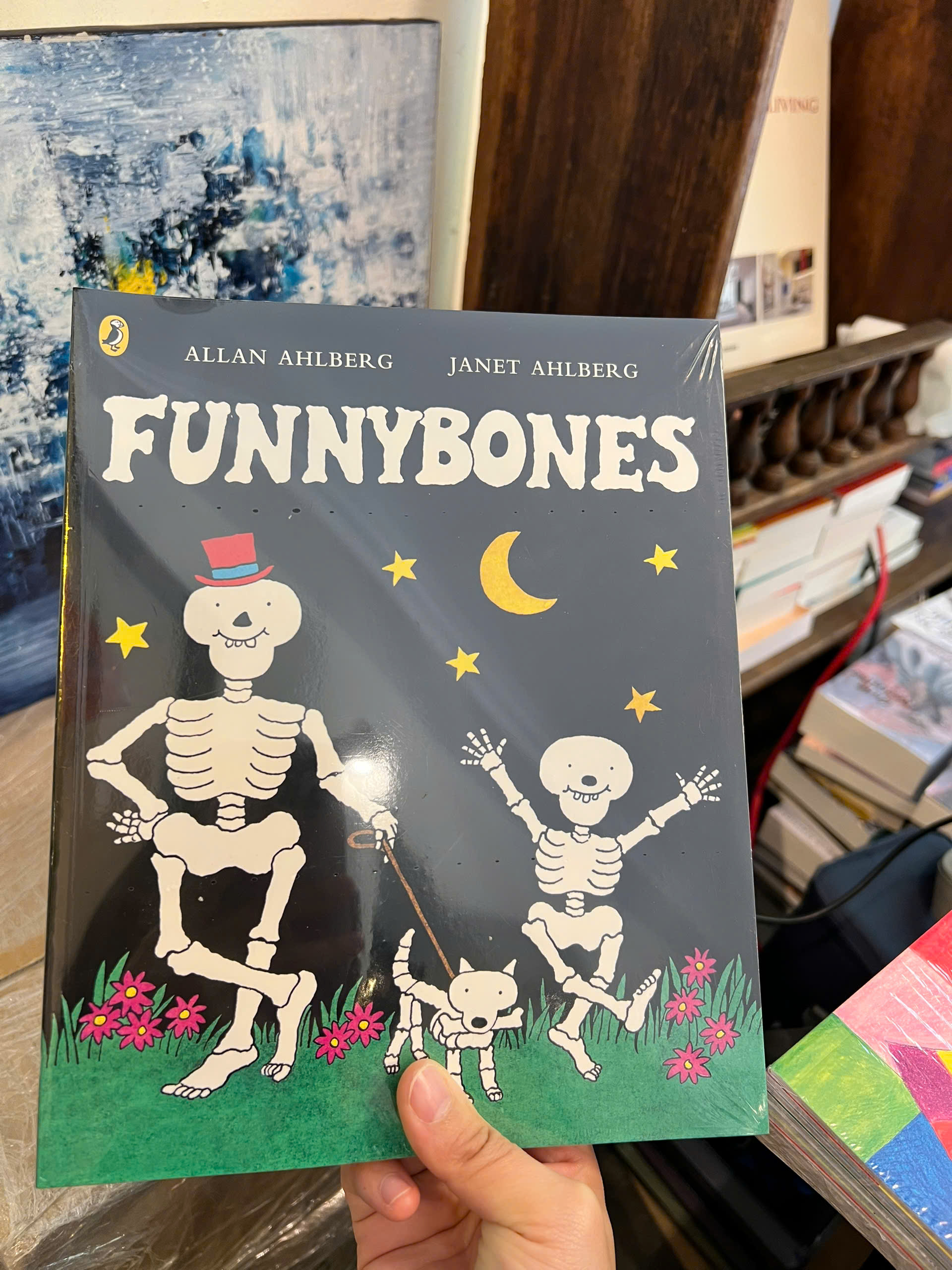 Sách - Skeleton Crew (Funnybones Series) | Childrens Picture Book / Ngoại văn Thiếu nhi Nhập khẩu UK