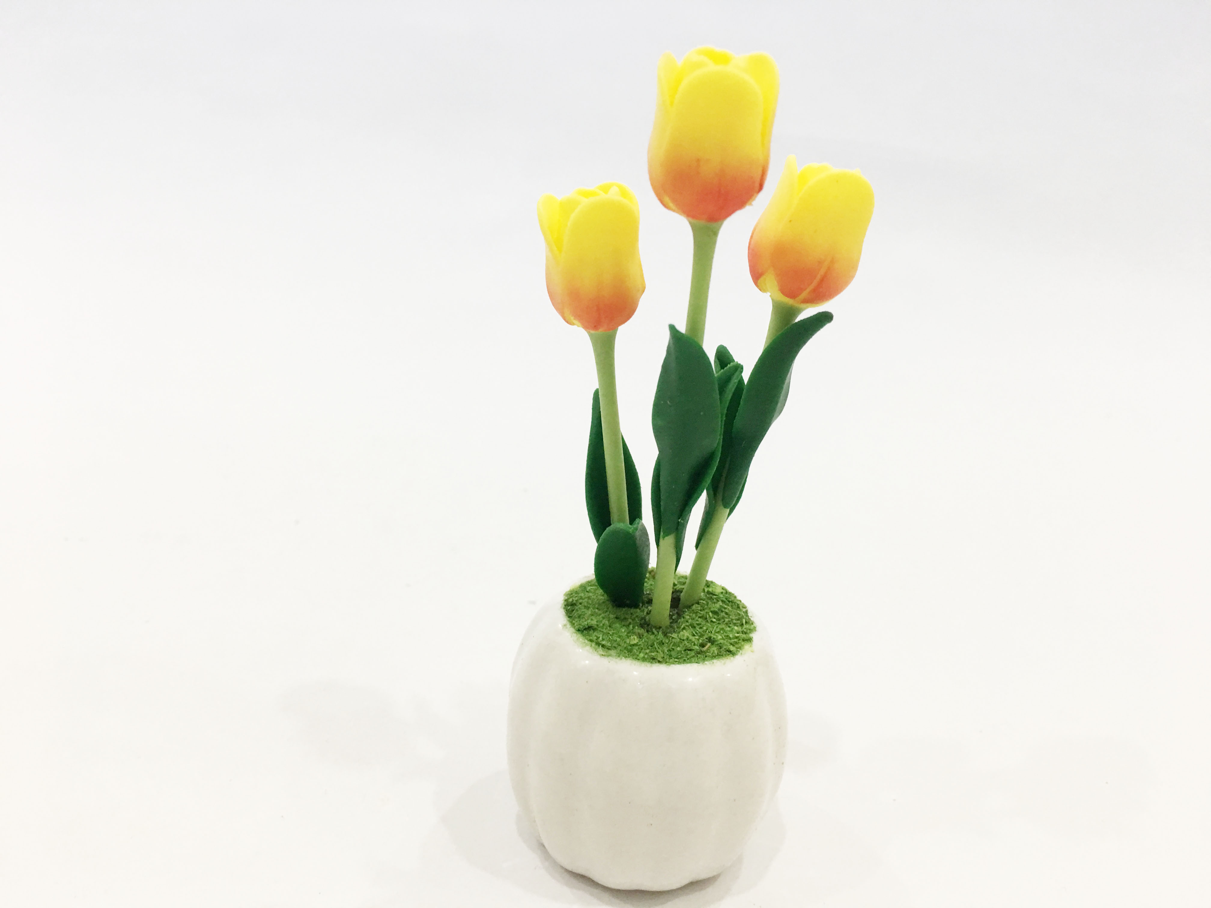 Chậu hoa đất sét mini - Cây tulip / Uất kim hương (phát màu ngẫu nhiên) - Quà tặng trang trí handmade