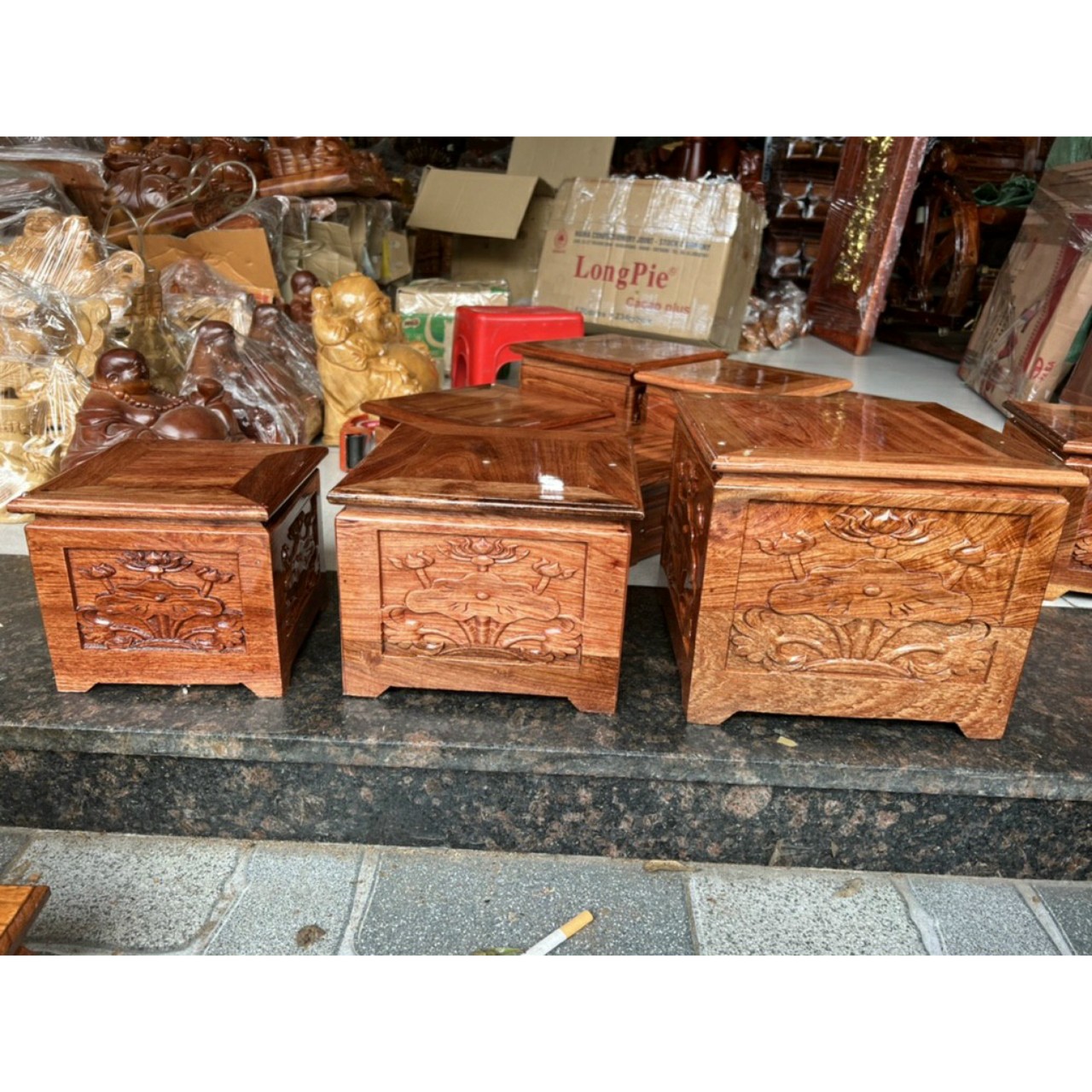 Đôn Đế Vuông Loại Cao Chạm Khắc Hoa Sen mặt 20 cm cao 20 cm