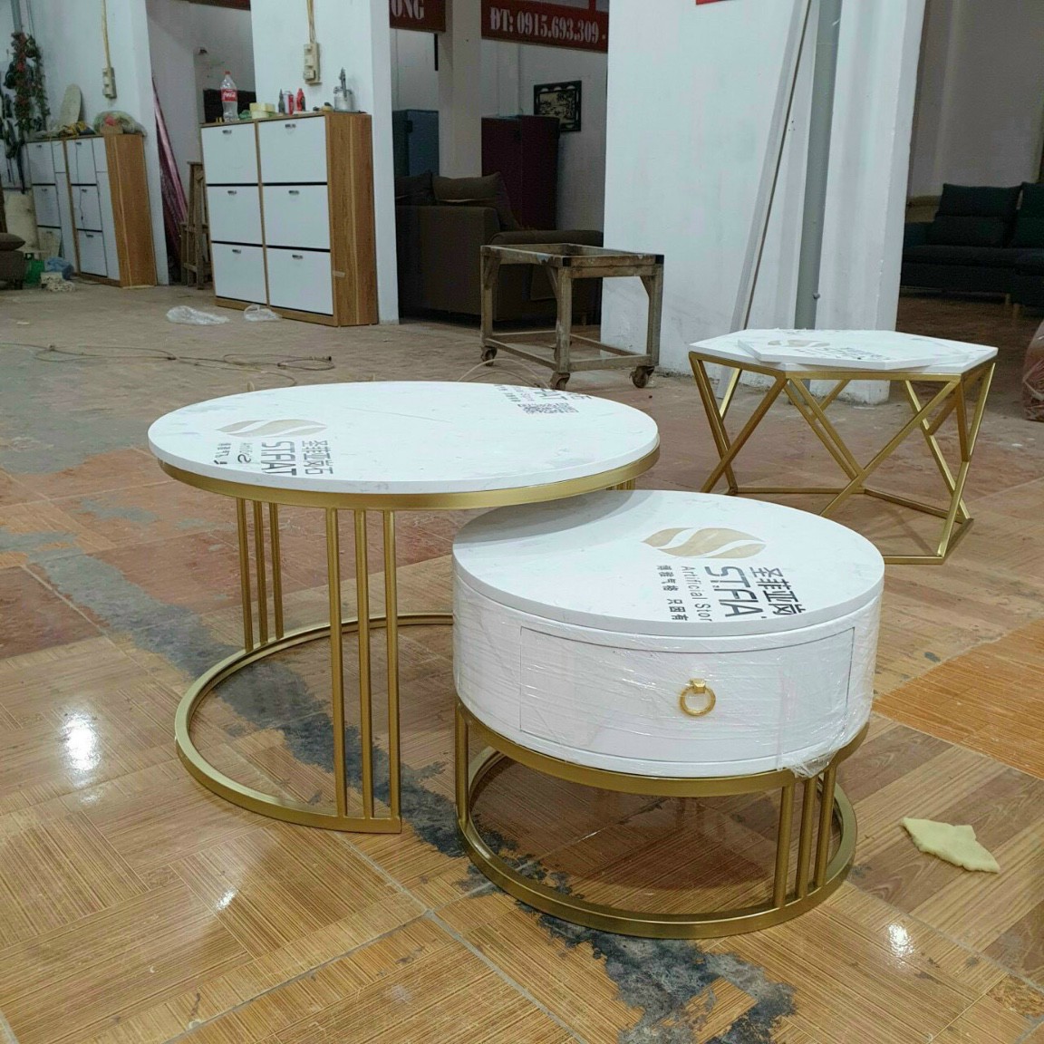 Cặp bàn trà sofa tròn chân 3 nan, mặt đá 3D, có ngăn kéo