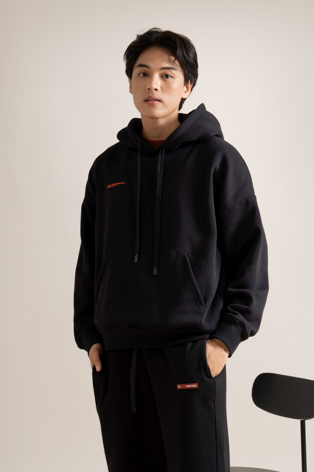 Áo Hoodie ROUTINE Unisex Có Túi Mũ In Chữ Form Loose màu đen - 10F23HODU003 | LASTORE MENSWEAR