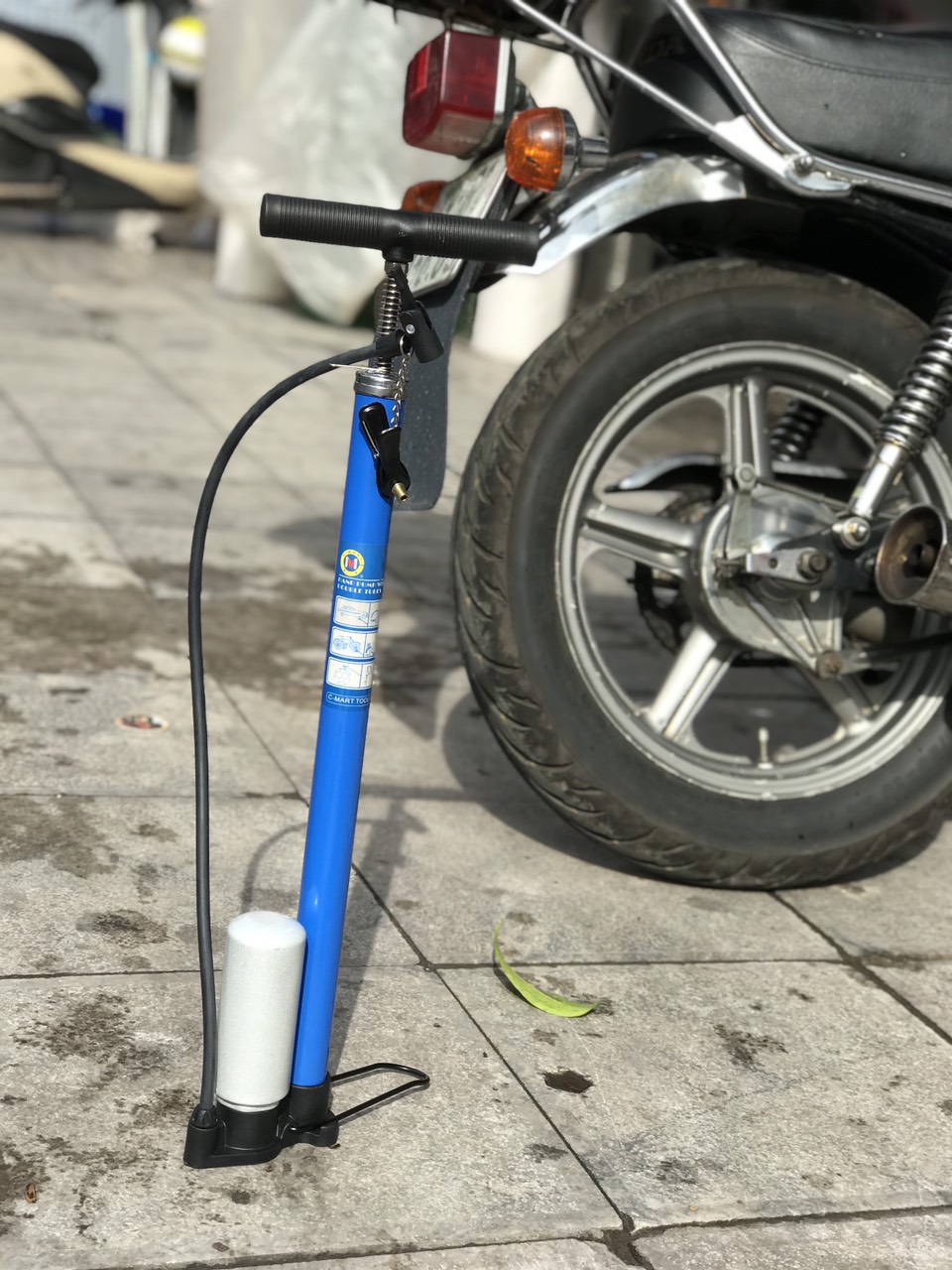 Bơm xe đạp xe máy chính hãng Cmart L0003