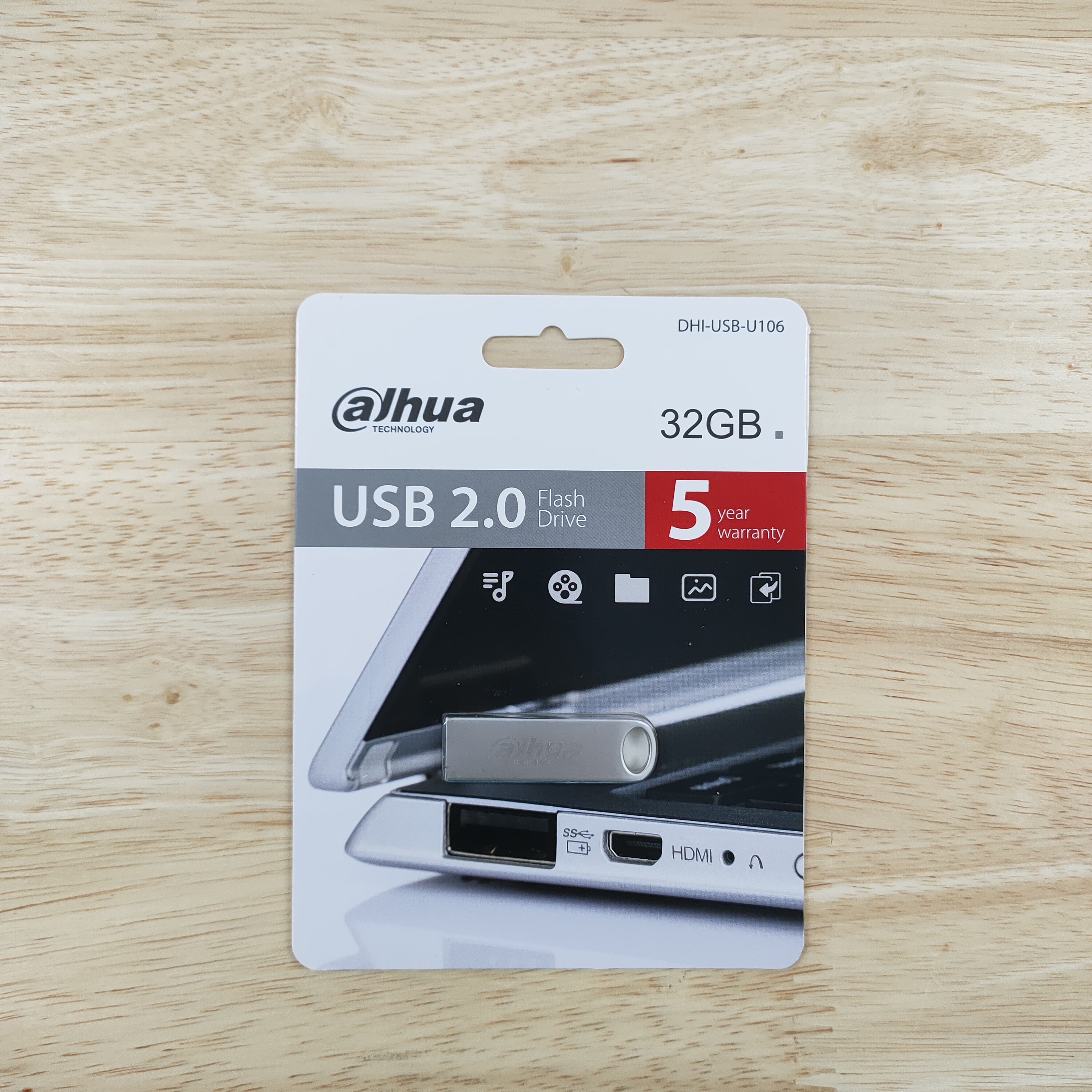 USB 2.0 Dahua U106 32GB Vỏ kim loại có khuyên móc khóa - Hàng chính hãng