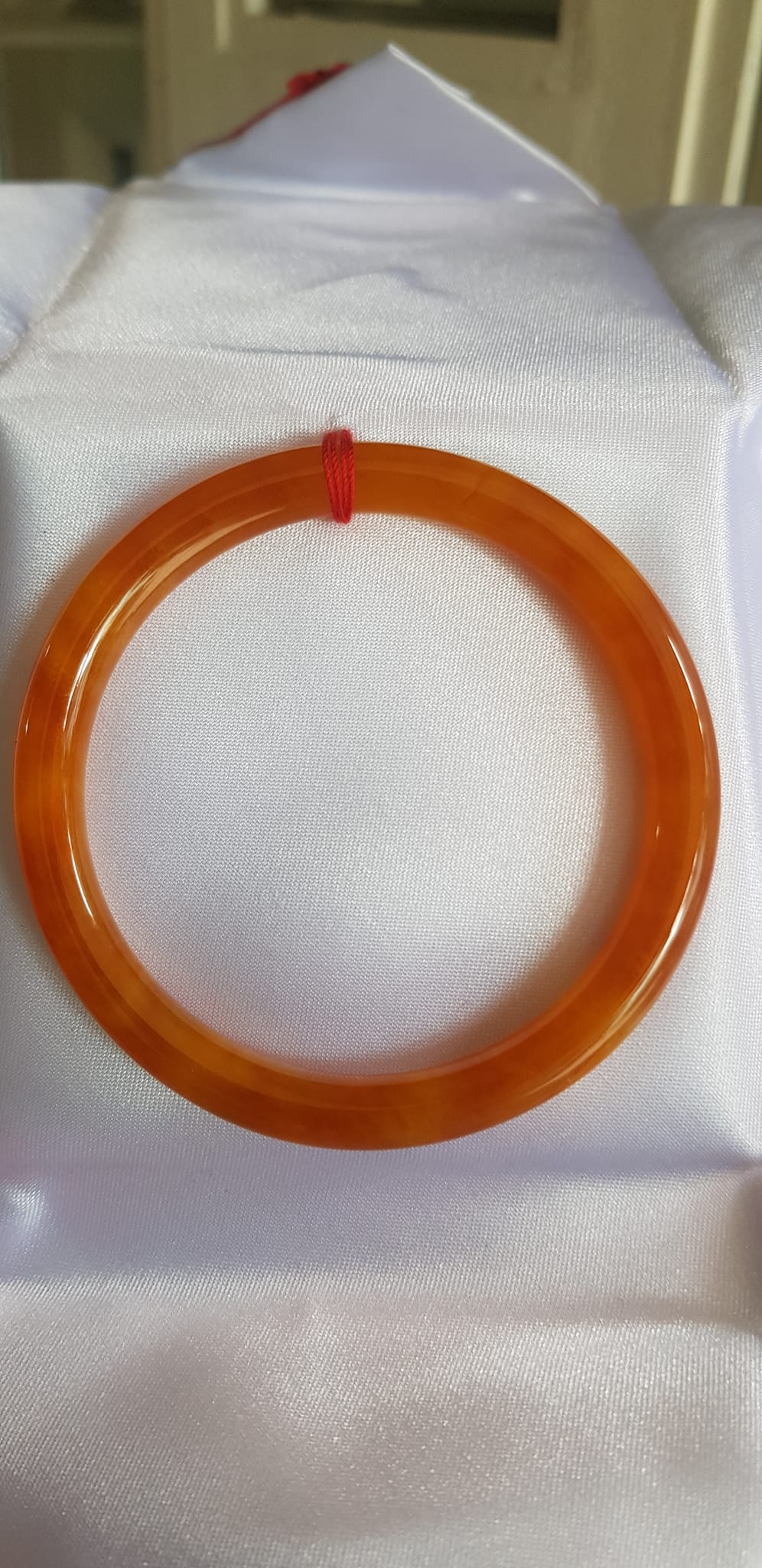 Vòng tay nữ đá Cẩm thạch Vàng Đậm mới đẹp lắm à nhen Ni 53mm x cọng 6,8mm Nữ mệnh Kim, mệnh Thổ 50kg - 55kg đeo món quà ý nghĩa dành cho các chị em ạ