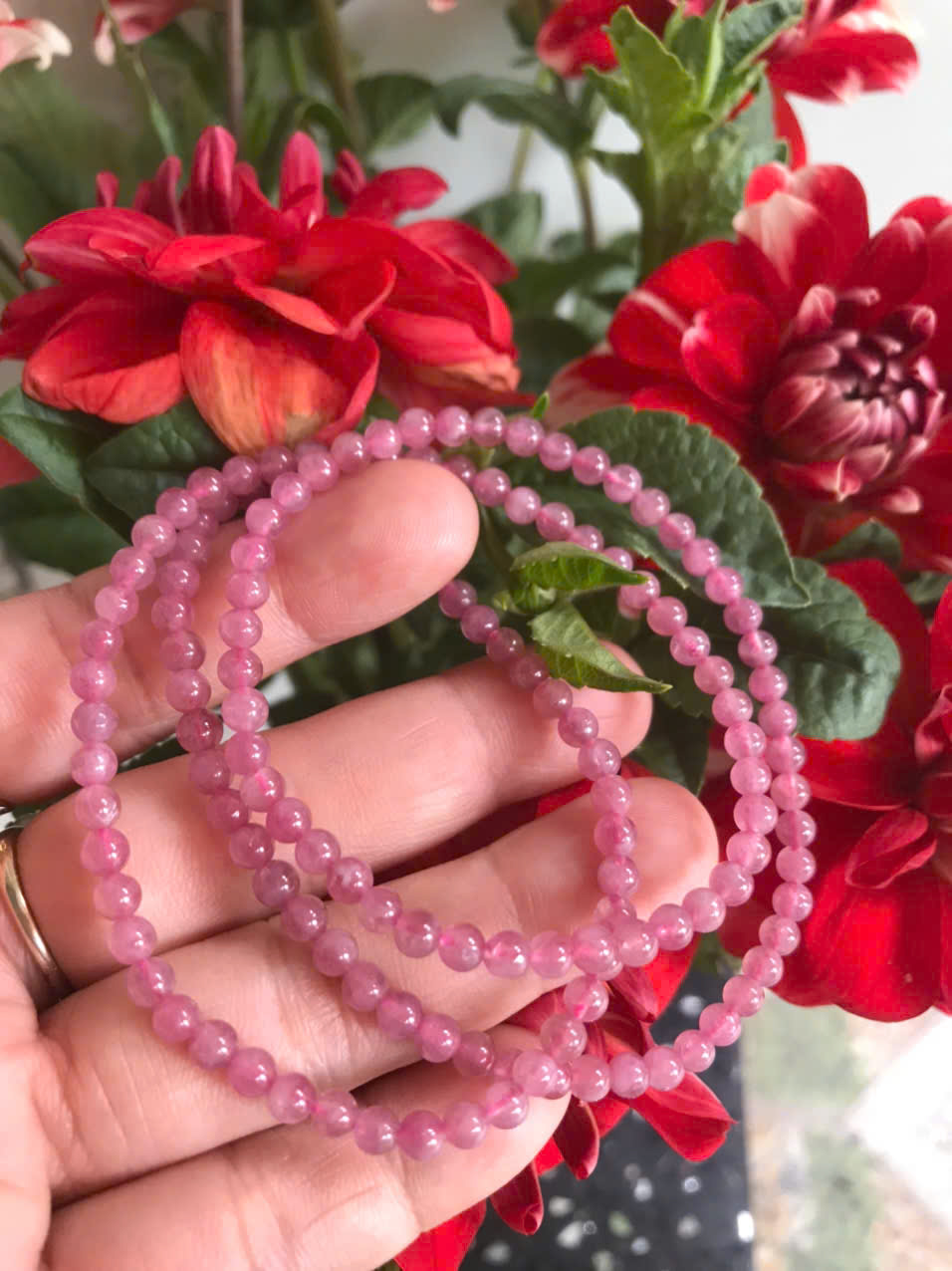 Chiếc Vòng Tay Chuỗi Quấn 3 Vòng Đá Tourmaline Hồng Tự Nhiên Đẹp Size hạt 4mm Nữ mệnh Hỏa và mệnh Thổ đeo xinh tay may mắn ạ