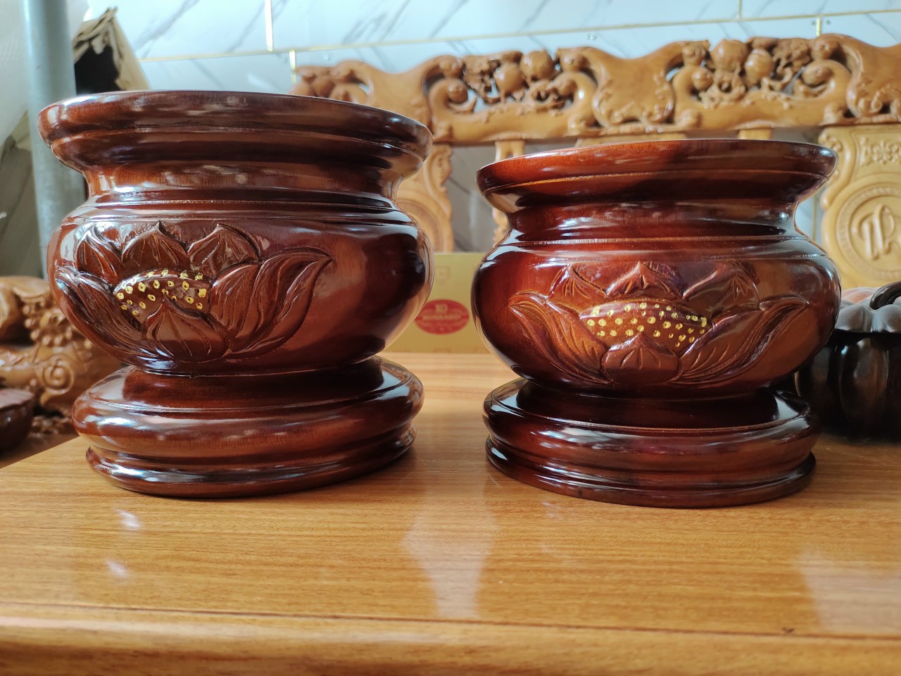 Bát nhang,lư hương gỗ tràm nguyên khối chạm khắc hoa sen nổi đường kính 16cm - 18cm siêu đẹp