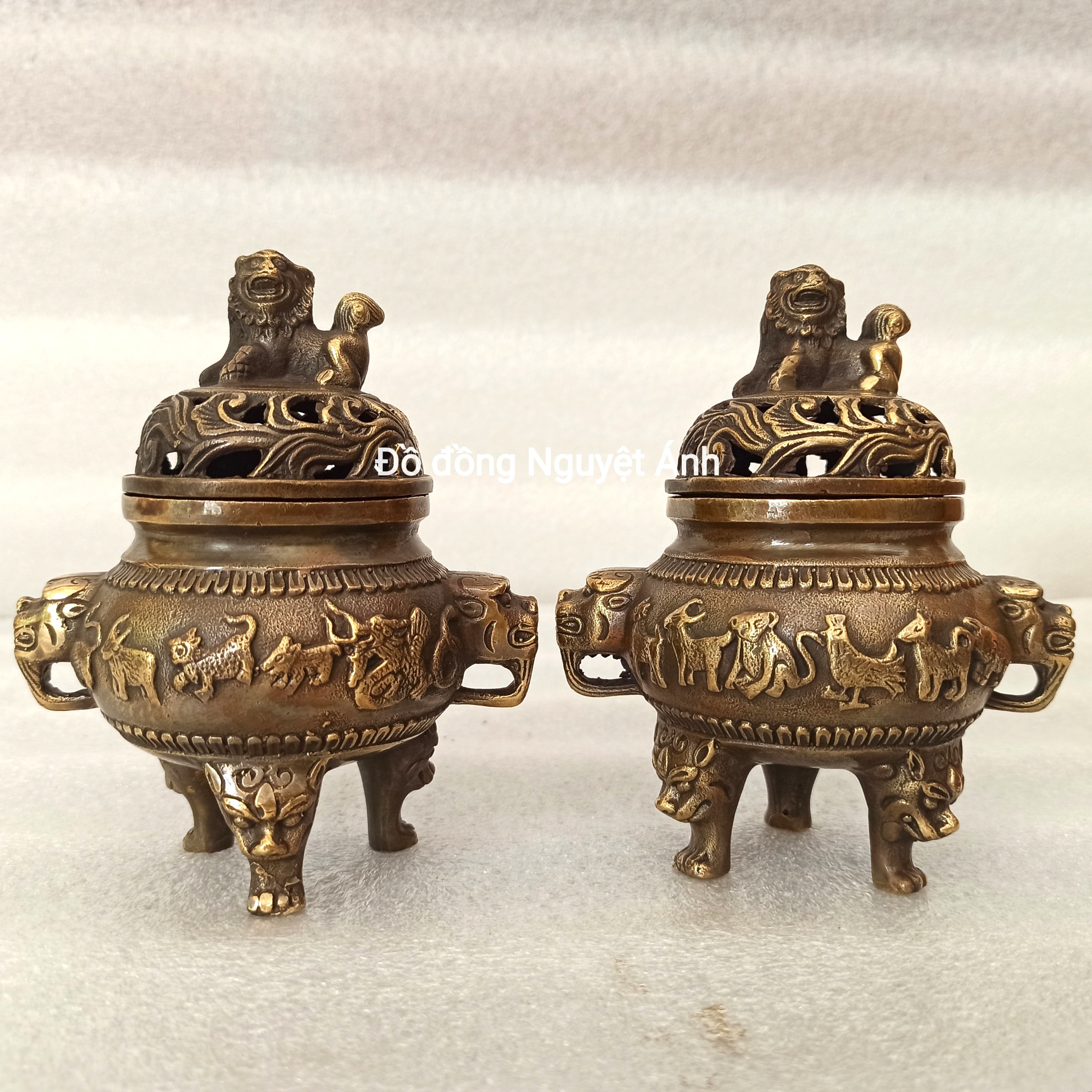 Lư đồng xông trầm, lư đốt trầm bằng đồng đúc liền khối hoa văn 12 con giáp màu nâu giả cổ - Đồ đồng Nguyệt Ánh