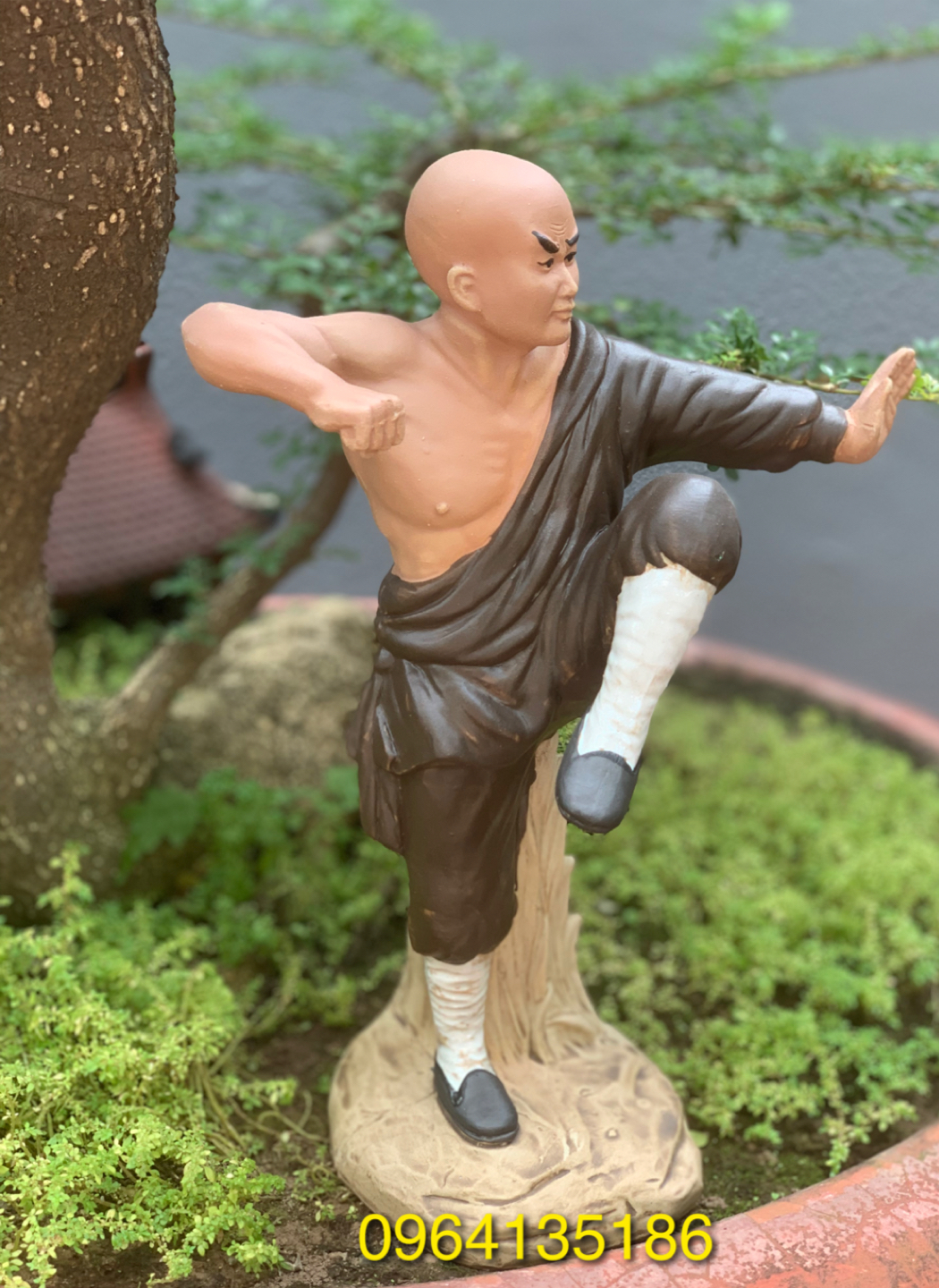 Tượng la hán quyền cao 30cm gốm sứ Bát Tràng