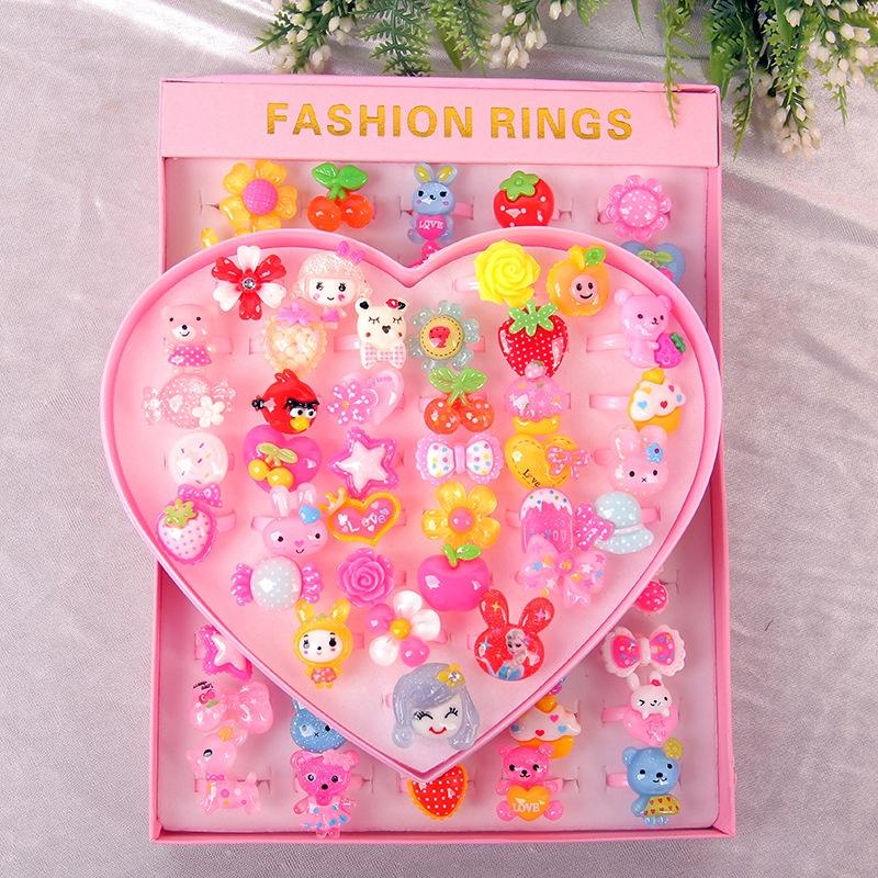 Hộp 36 Nhẫn Trái Tim Cho Bé Xinh Xắn H244