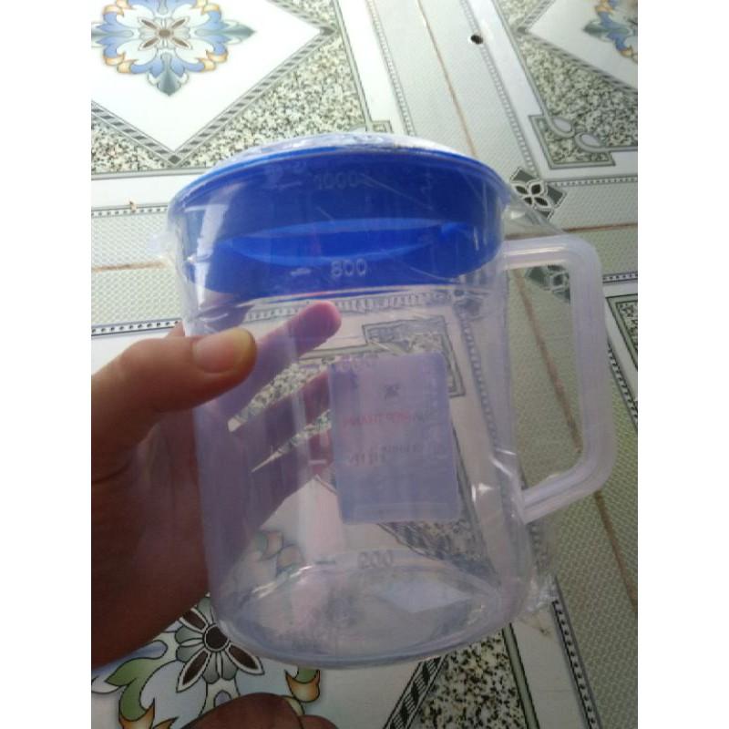 Ca nhựa đựng nước có vạch chia ml