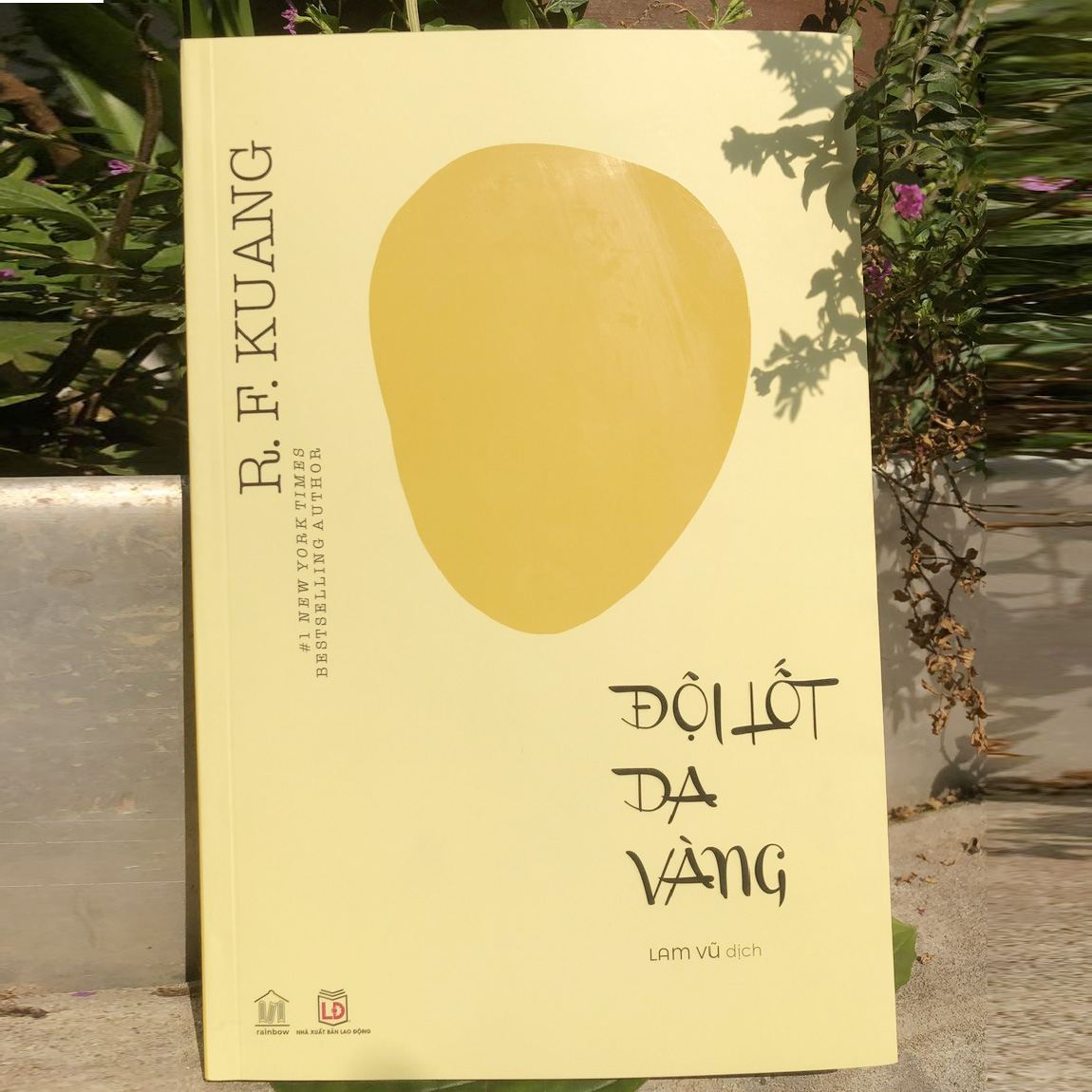 Sách Đội Lốt Da Vàng (Yellowface) - R . F. Kuang - Rainbow Books