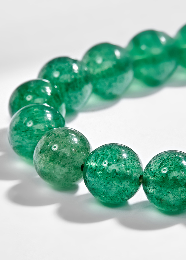 Vòng tay thạch anh dâu xanh phối charm phật bạc Ngọc Quý Gemstones