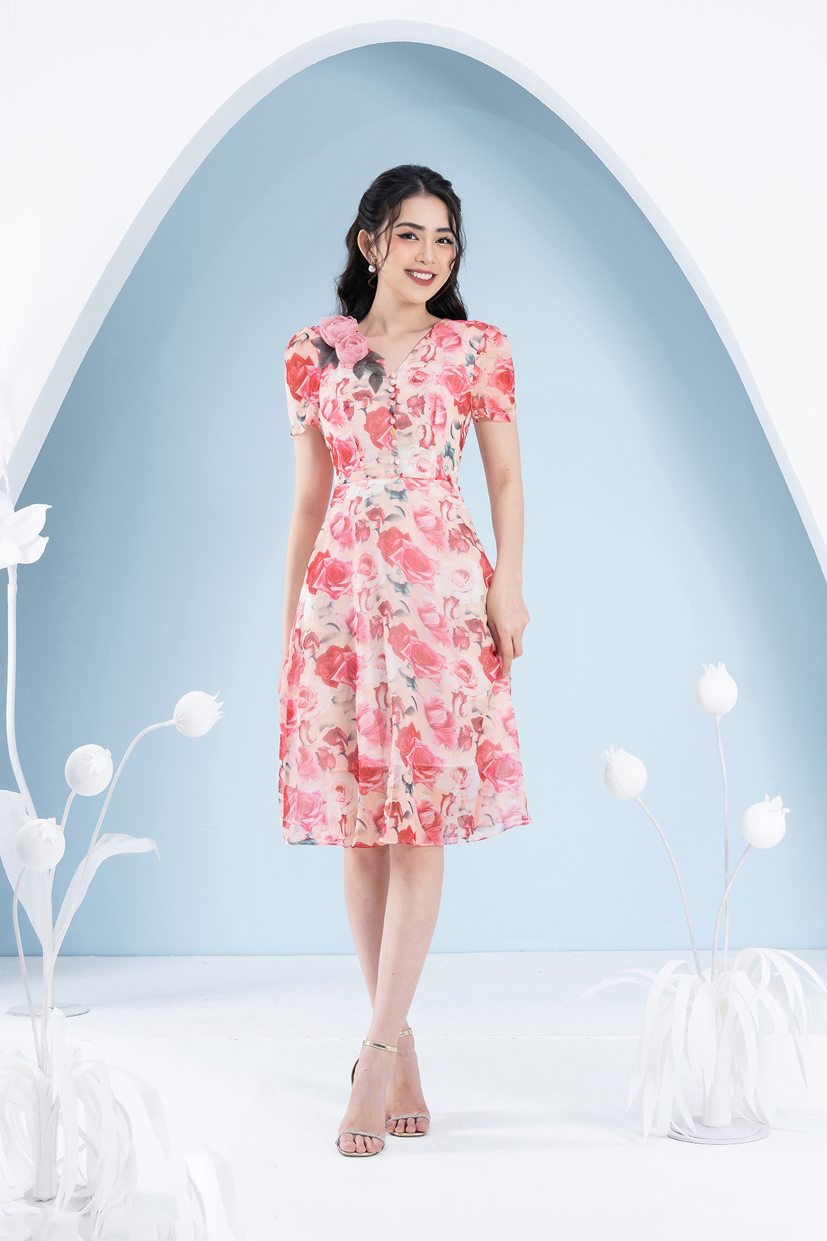 Đầm Tơ Hoa Hồng Đính Hoa Thủ Công Luperi LFV3280 chất liệu mềm mại mát mịn kiểu dáng xòe nhẹ nữ tính cho nàng
