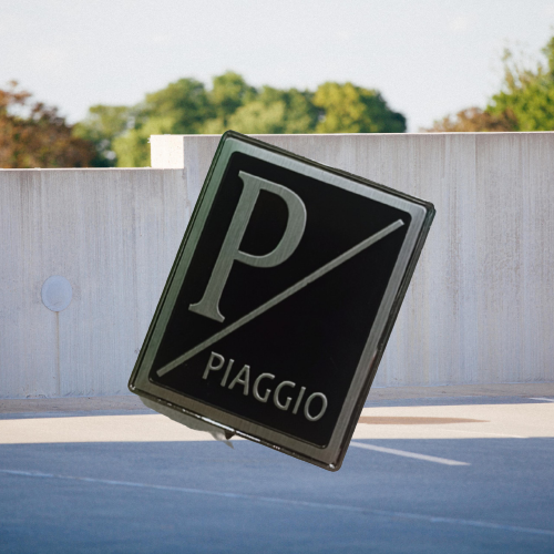 Logo dành cho xe Piaggio - Chữ P trắng nền đen - 8829z.