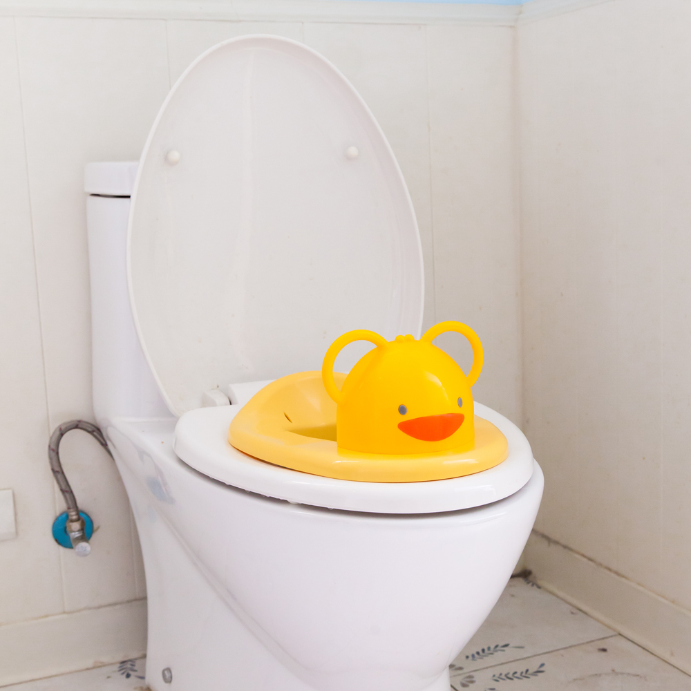 Lót tập ngồi toilet cho bé Piyo Piyo có hình vịt con, màu vàng