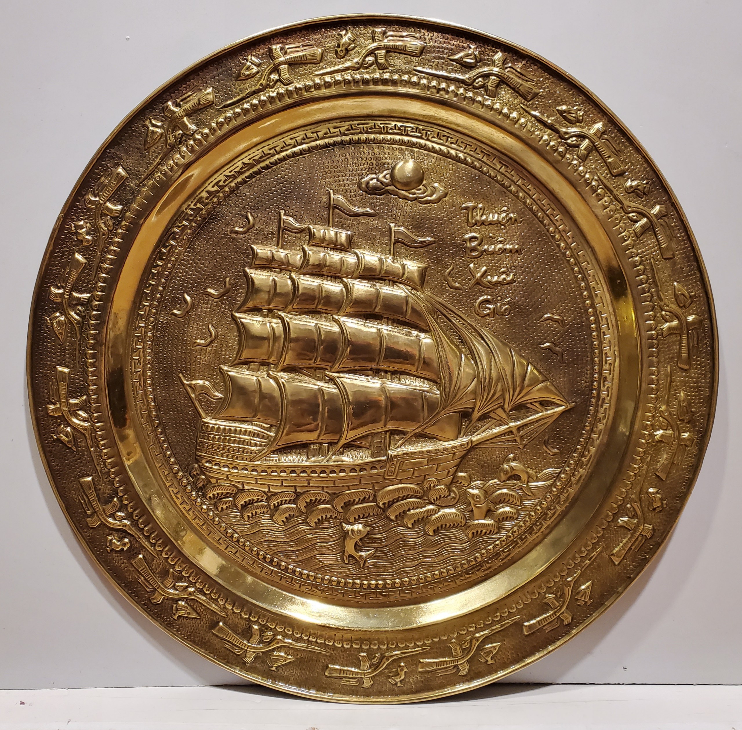 TRANH MÂM ĐỒNG VÀNG THÚC GÒ NỔI - THUẬN BUỒM XUÔI GIÓ ( THUYỀN CĂNG BUỒM RA KHƠI)