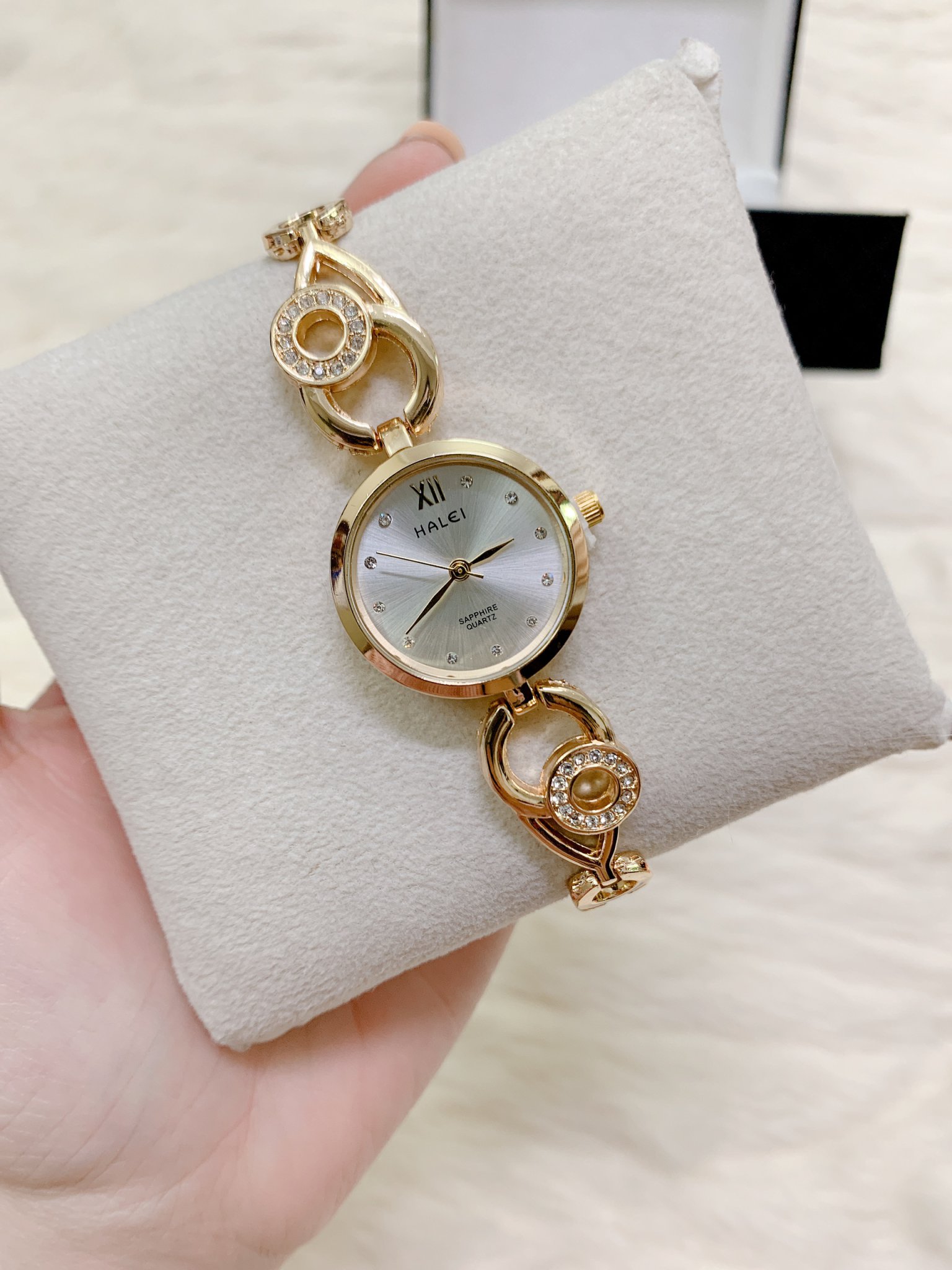 Đồng Hồ Nữ Halei Dáng Lắc Mặt Tròn