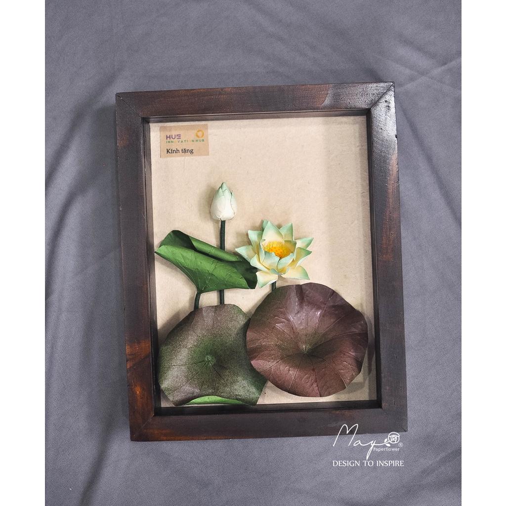 Tranh Hoa Giấy Handmade Trang Trí - Hoa Sen Trắng Kết Hợp Giấy Dó MAYPAPERFLOWER Khung Tranh Gỗ Size 20x25cm