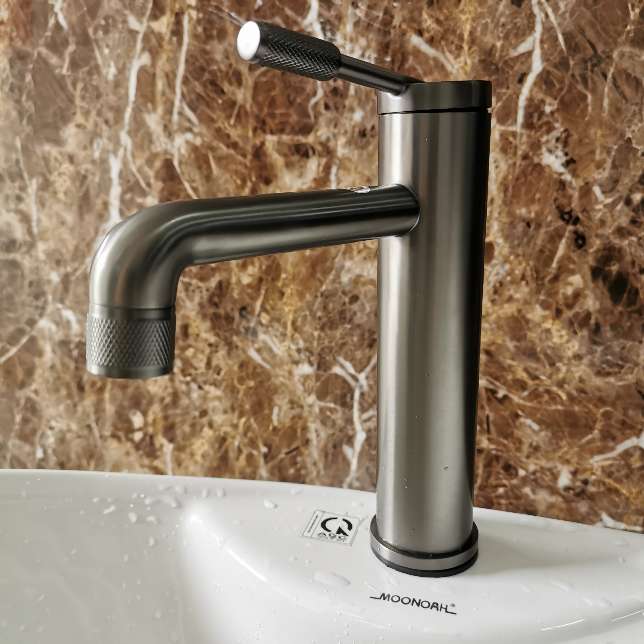 Vòi lavabo nóng lạnh mạ PVD cao cấp
