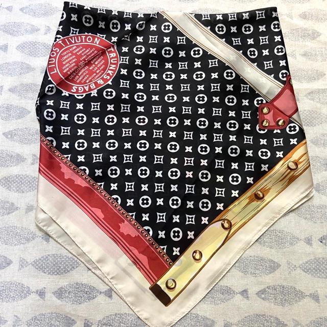 Khăn turban lụa vuông cao cấp choàng cổ size 70x70cm thanh lịch đa năng dùng làm áo yếm in hoa văn