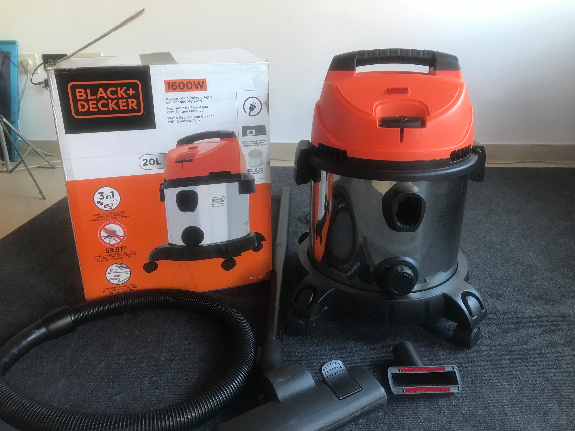 Máy hút bụi khô và ướt chạy điện BLACK &amp; DECKER BDWDS20-B1 (1600w)- Hàng chính hãng