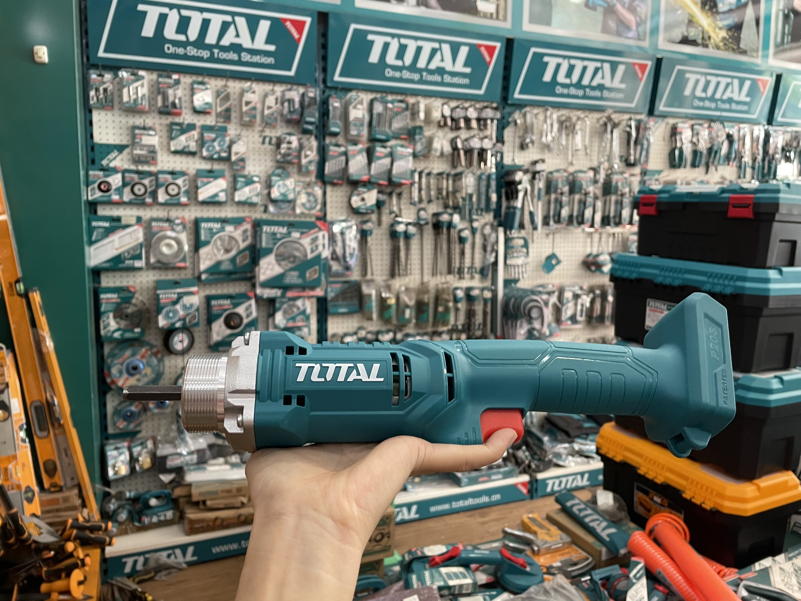 Máy đầm bê  tông dùng pin  Lithium-ion 20V total TCVLI202301px