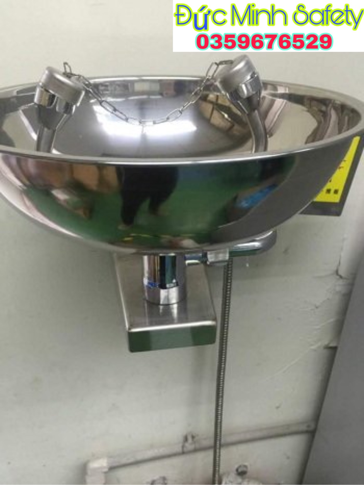 Bồn rửa mắt khẩn cấp gắn tường