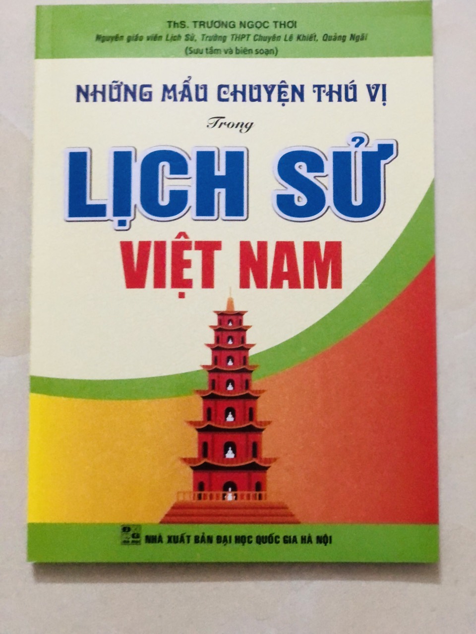 Sách - Những mẩu chuyện thú vị trong lịch sử việt nam