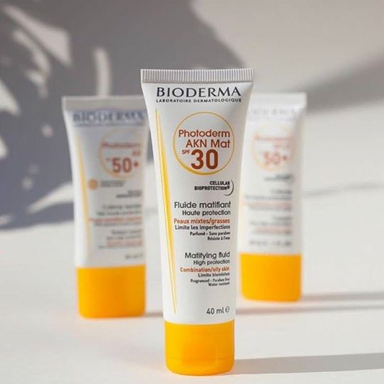 Kem Chống Nắng Bioderma Photoderm AKN Mat SPF 30 40ml + Tặng Kèm Túi Đựng Mỹ Phẩm Cao Cấp